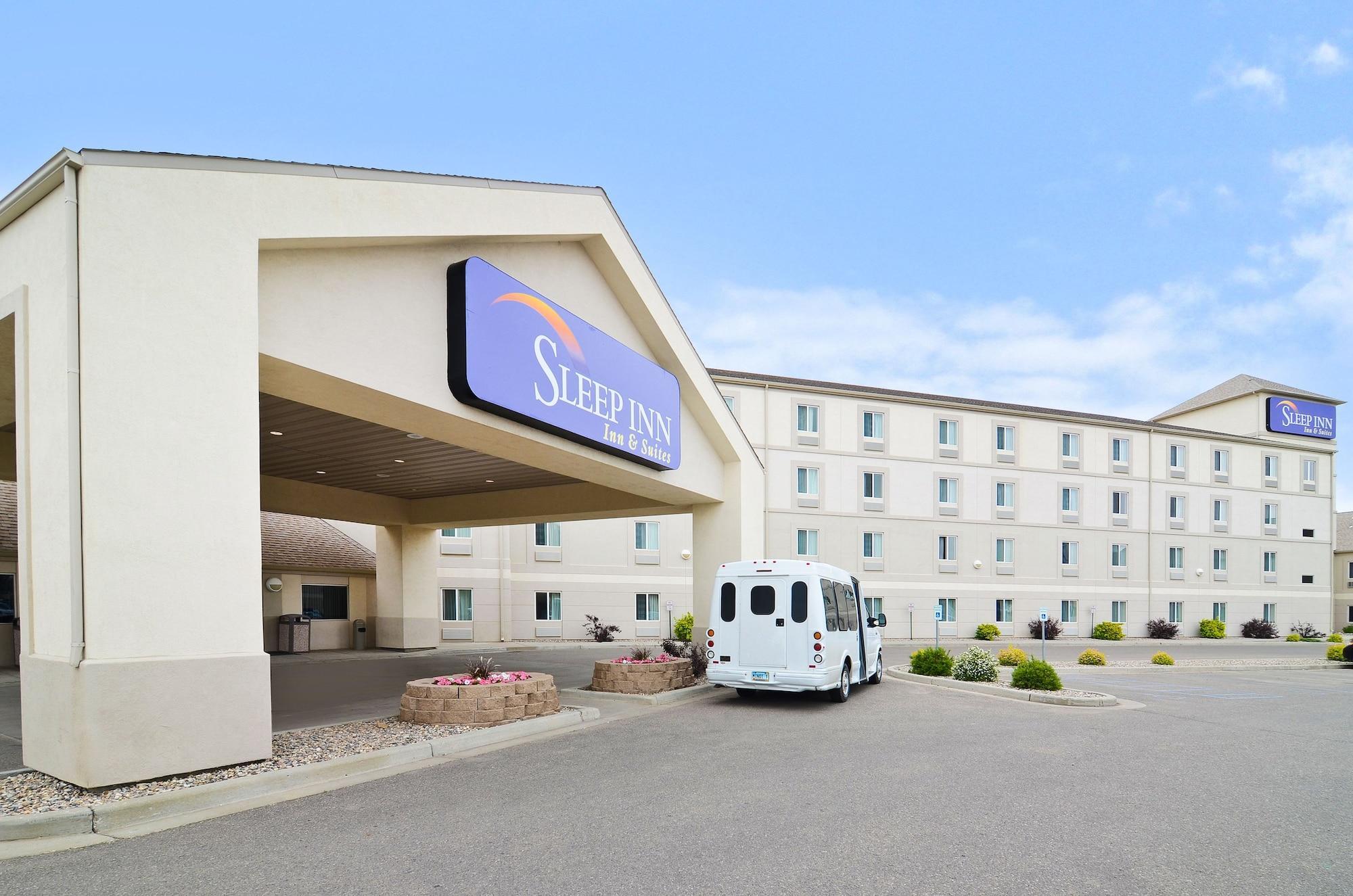 Sleep Inn & Suites Conference Center And Water Park Minot Exterior foto
