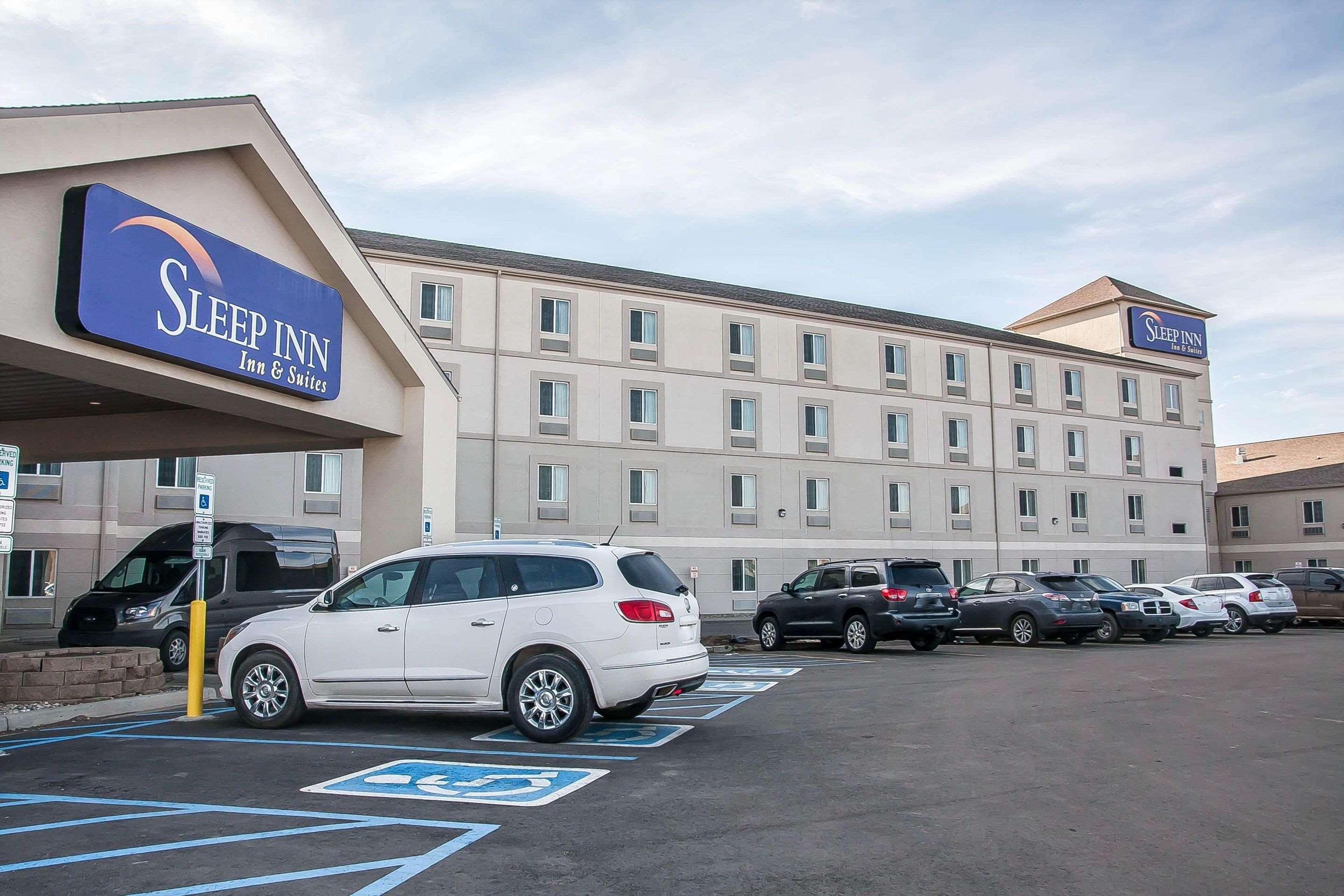 Sleep Inn & Suites Conference Center And Water Park Minot Exterior foto